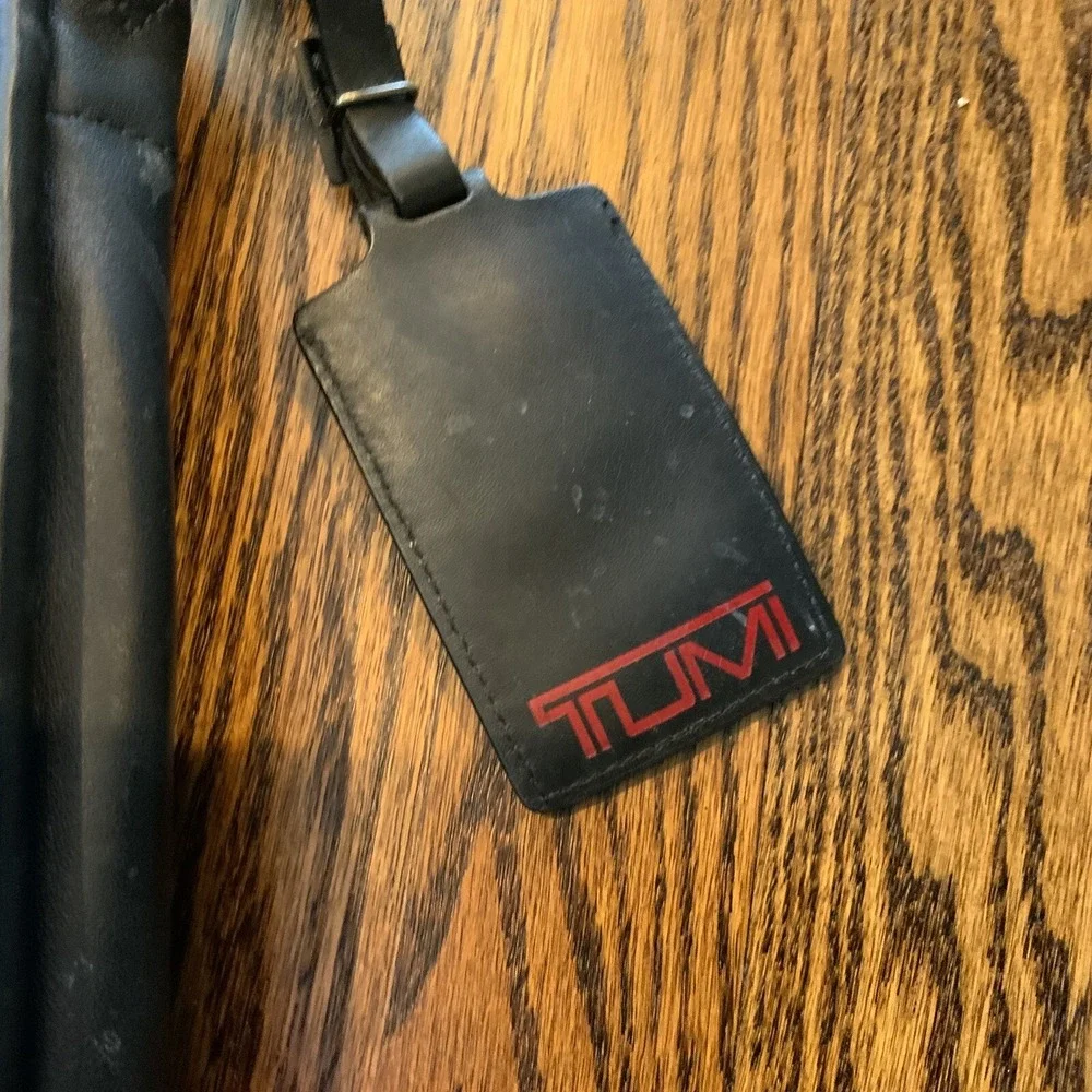 Tumi Black Genuine Leather Briefcase Messenger Bag‎ Laptop Computer Business